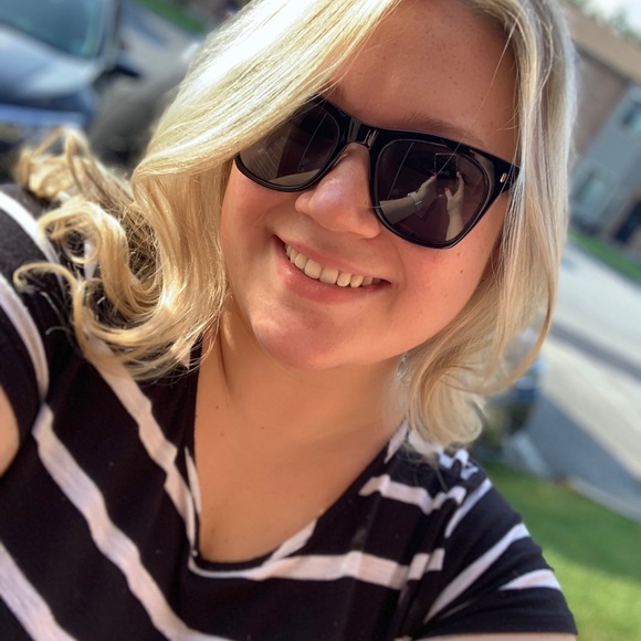 💕 Meet Your Posher 💕 - Picture 5 of 6